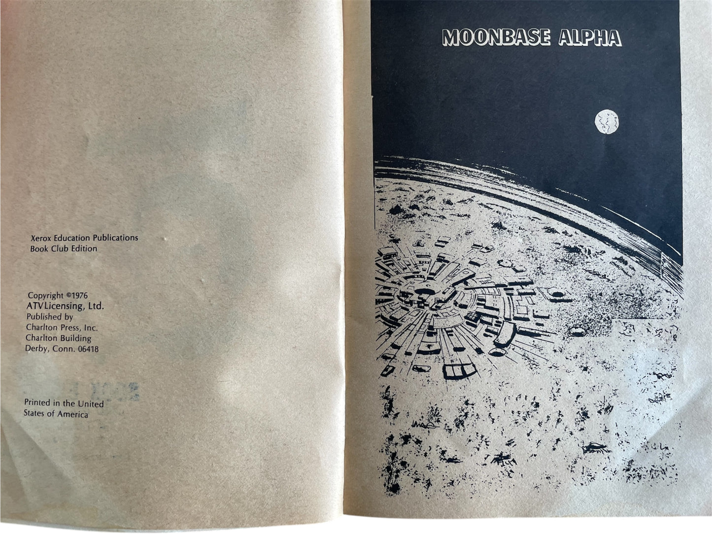 Vintage 1976 Gerry Andersons Space 1999 Charlton Press Xerox Book Club Edition Illustrated Paperback - Based On The TV Series - Very Good Condition, Very Rare Item