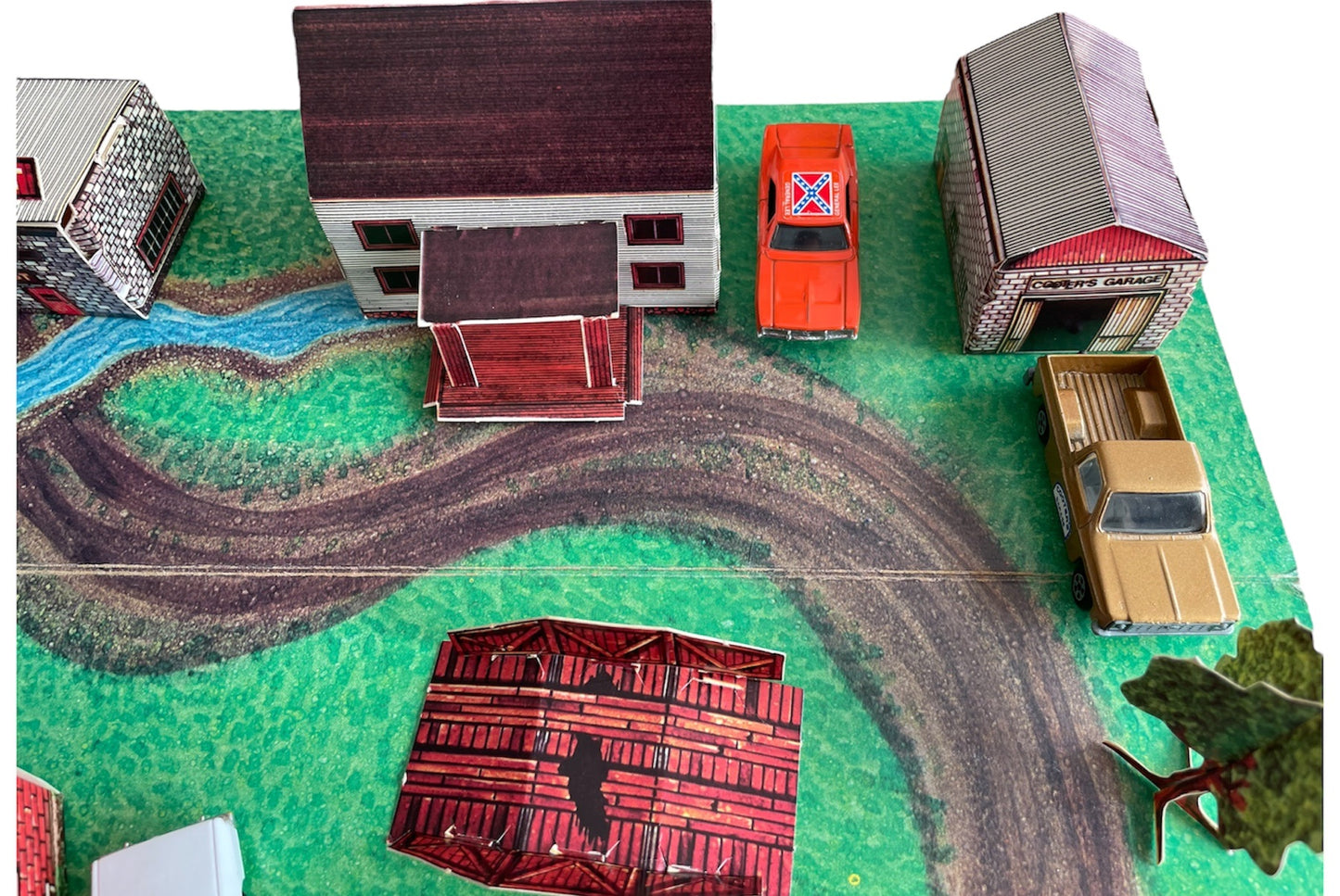 Vintage ERTLs 1981 The Dukes Of Hazzard Play Set - With 5 x 1/64 Scale Die-Cast Model Vehicles, Buildings, Trees And Play Surface - Fantastic Condition Ultra Rare Item - In The Original Box