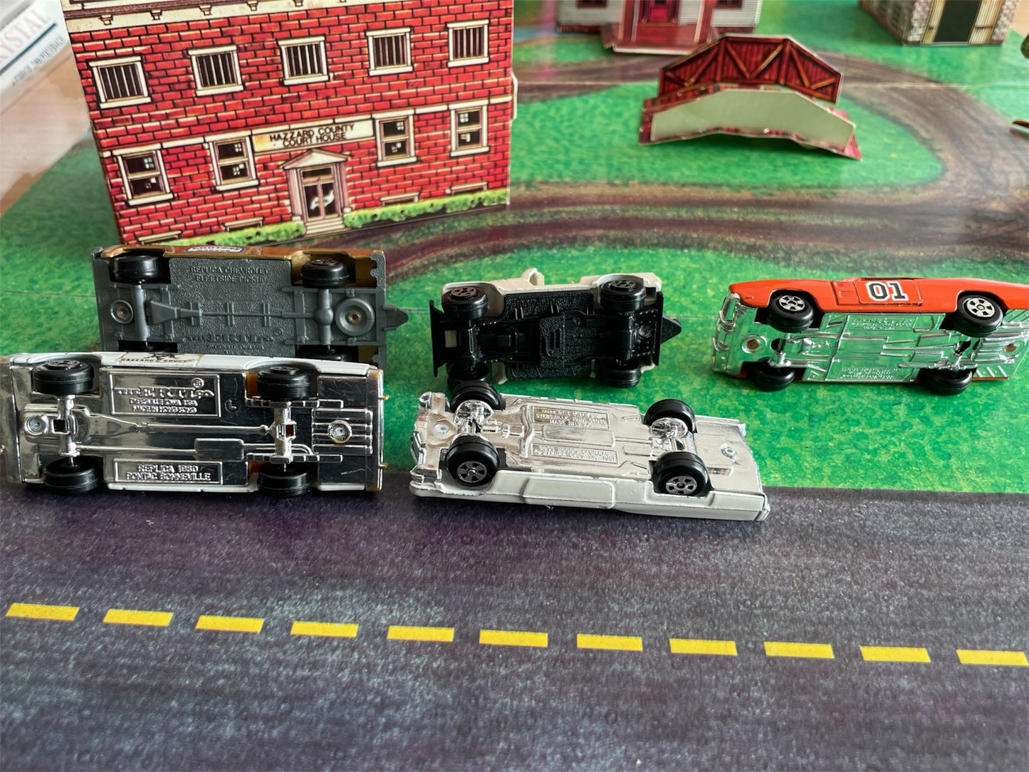 Vintage ERTLs 1981 The Dukes Of Hazzard Play Set - With 5 x 1/64 Scale Die-Cast Model Vehicles, Buildings, Trees And Play Surface - Fantastic Condition Ultra Rare Item - In The Original Box