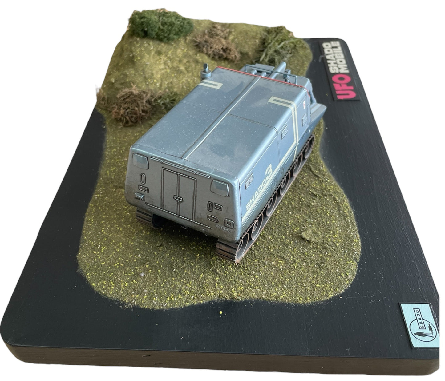 Vintage 1995 Gerry Andersons UFO Shado 3 Mobile - Pre Built Model On Display Diorama - Former Shop Counter Display Item.