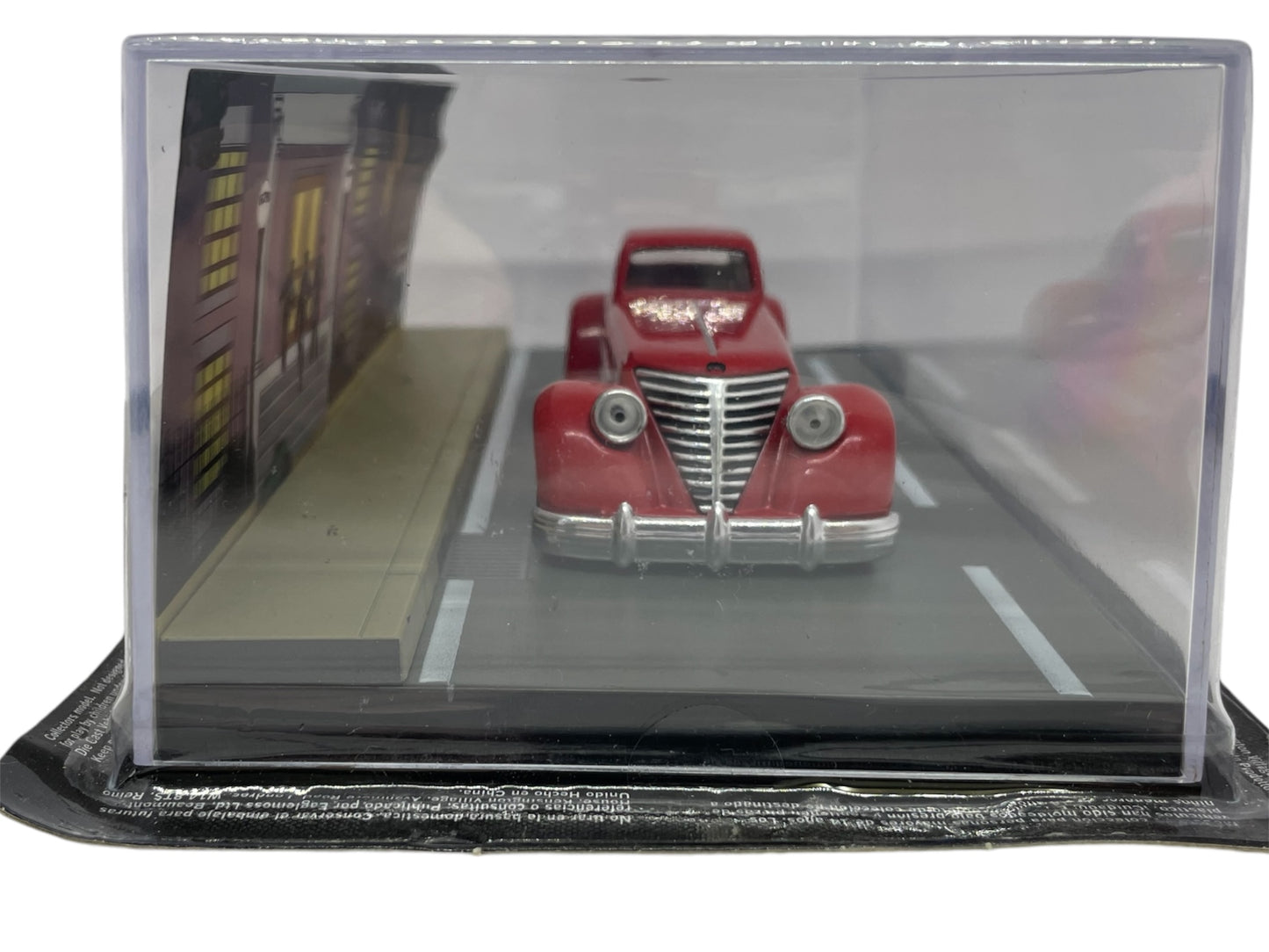 Batman Automobilia - The Definitive Collection Of Batman Vehicles - No. 12 The Detective Comics No. 27 Die-cast Batmobile In Display Case - Shop Stock Room Find