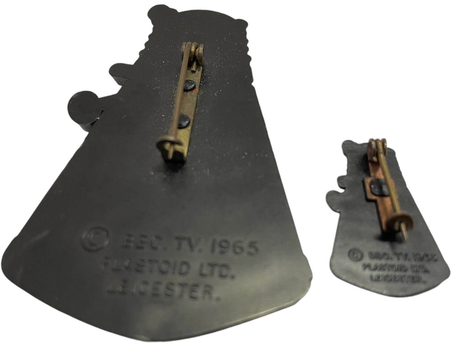 Vintage 1965 Doctor Dr Who & The Daleks Plastoid Ltd Dalek Set Of 2 Badge / Pin Black And Gold 3 Inch And 1 Inch Versions - Fantastic Condition