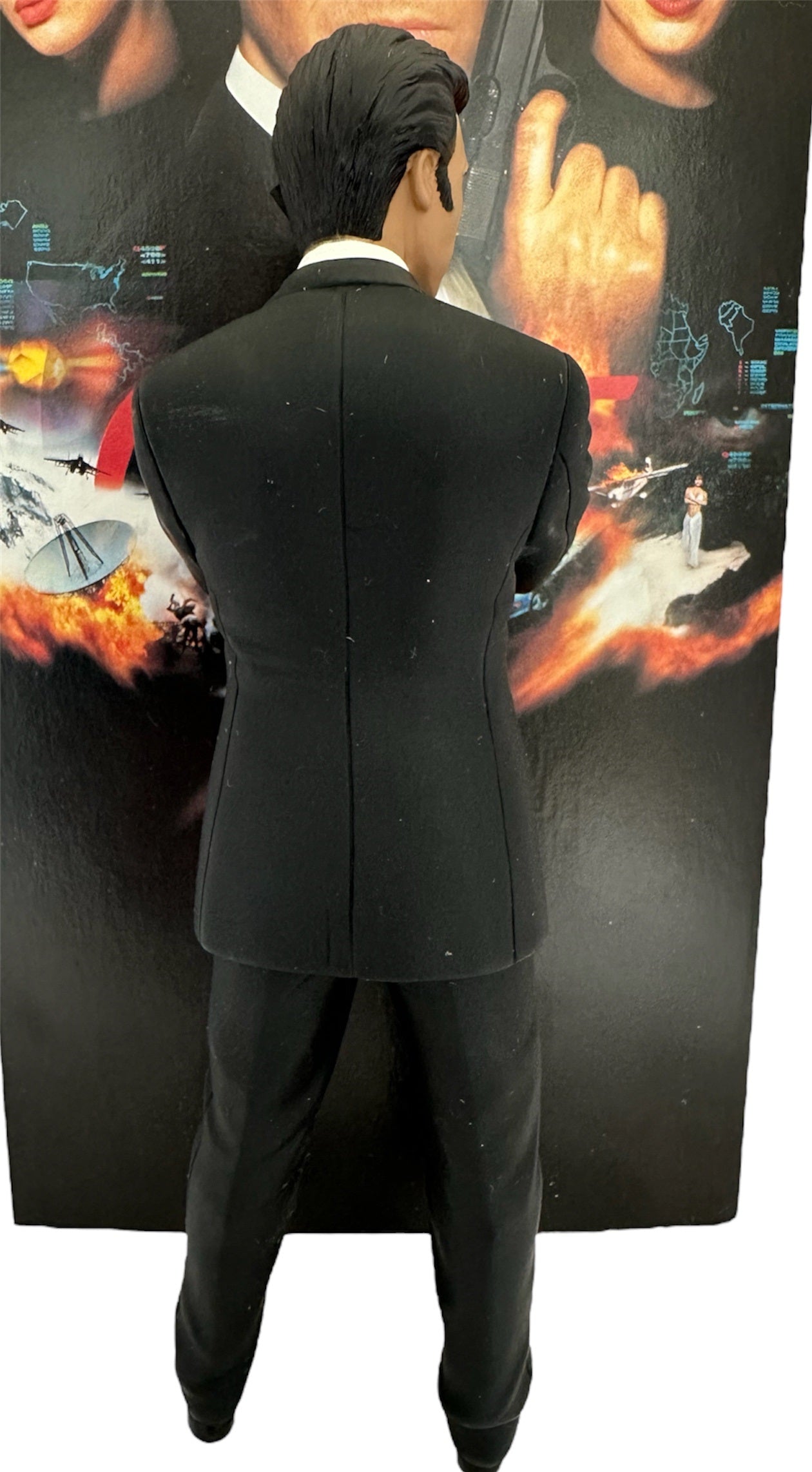 Vintage Dragon 1996 James Bond 007 Goldeneye - 1/9 Scale Hero Series - (Pierce Brosnan) James Bond 8 inch Figurine Collectors Edition - Factory Sealed Shop Stock Room Find