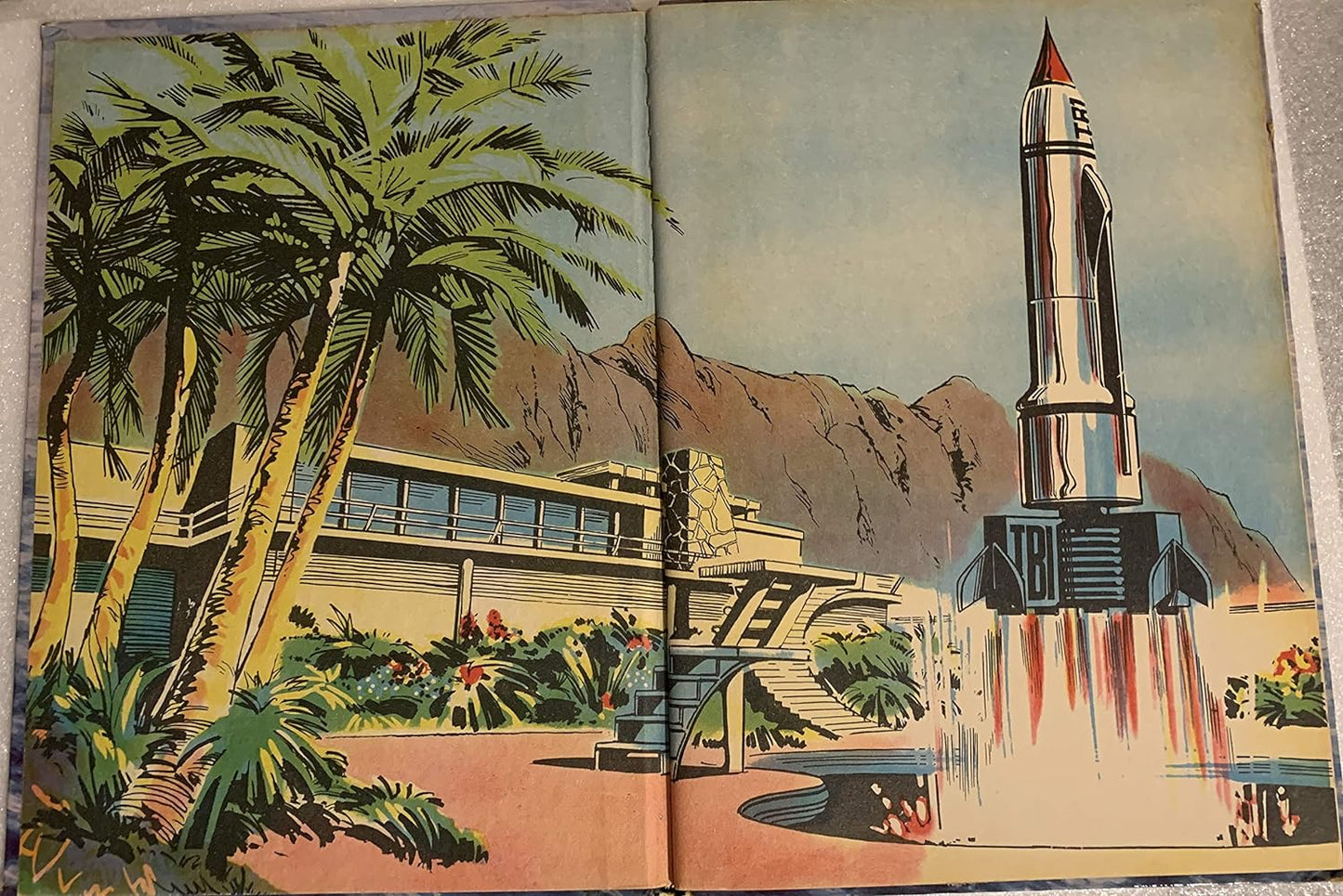Vintage 1966 Gerry Andersons Thunderbirds Television Story Book - A Century 21 Book