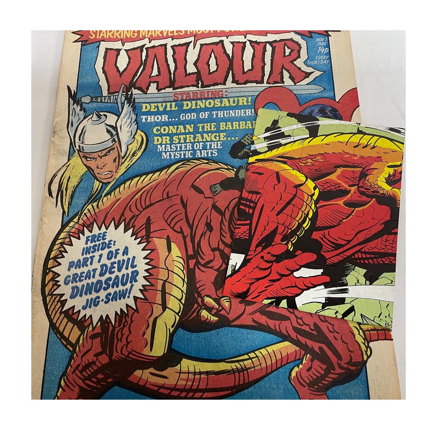 Vintage 1980 Valour Weekly Comic Magazine Number 1 - Fantastic First Issue - With The Free Jigsaw - Nov 5th 1980 - Former Shop Stock