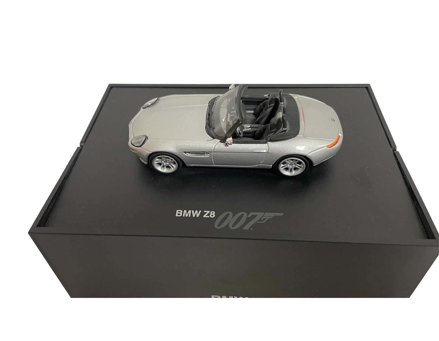 Vintage 1999 James 007 Bond The World Is Not Enough - Collectors Model - BM Z8 1:43 Scale Die-Cast W Car Vehicle Replica Model 1999 Edition On Fold Open Display Plinth