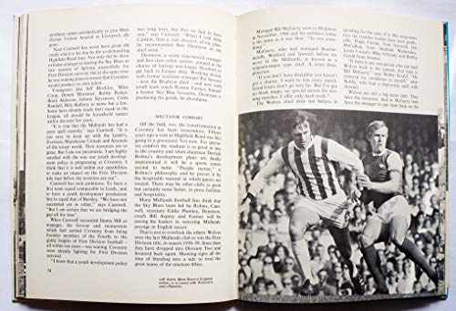 Vintage 1971 The Book Of Soccer No. 14 Edited By Bobby Moore Hardback Book
