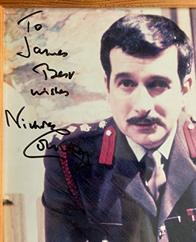 Dr Doctor Who The Brigadier Alastair Gordon Lethbridge-Stewart AKA Nicholas Courtney Autograph Photograph Mounted In A Wooden Frame …