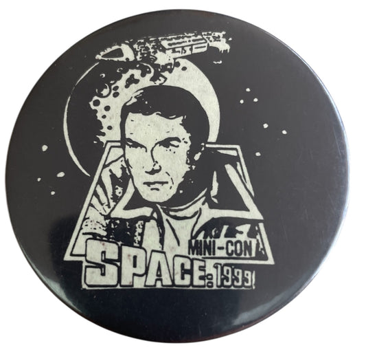 Vintage Fanderson 1997 Gerry Andersons Space 1999 Mini Con - Commander John Koenig Metal Convention Pin Badge - Fantastic Condition.