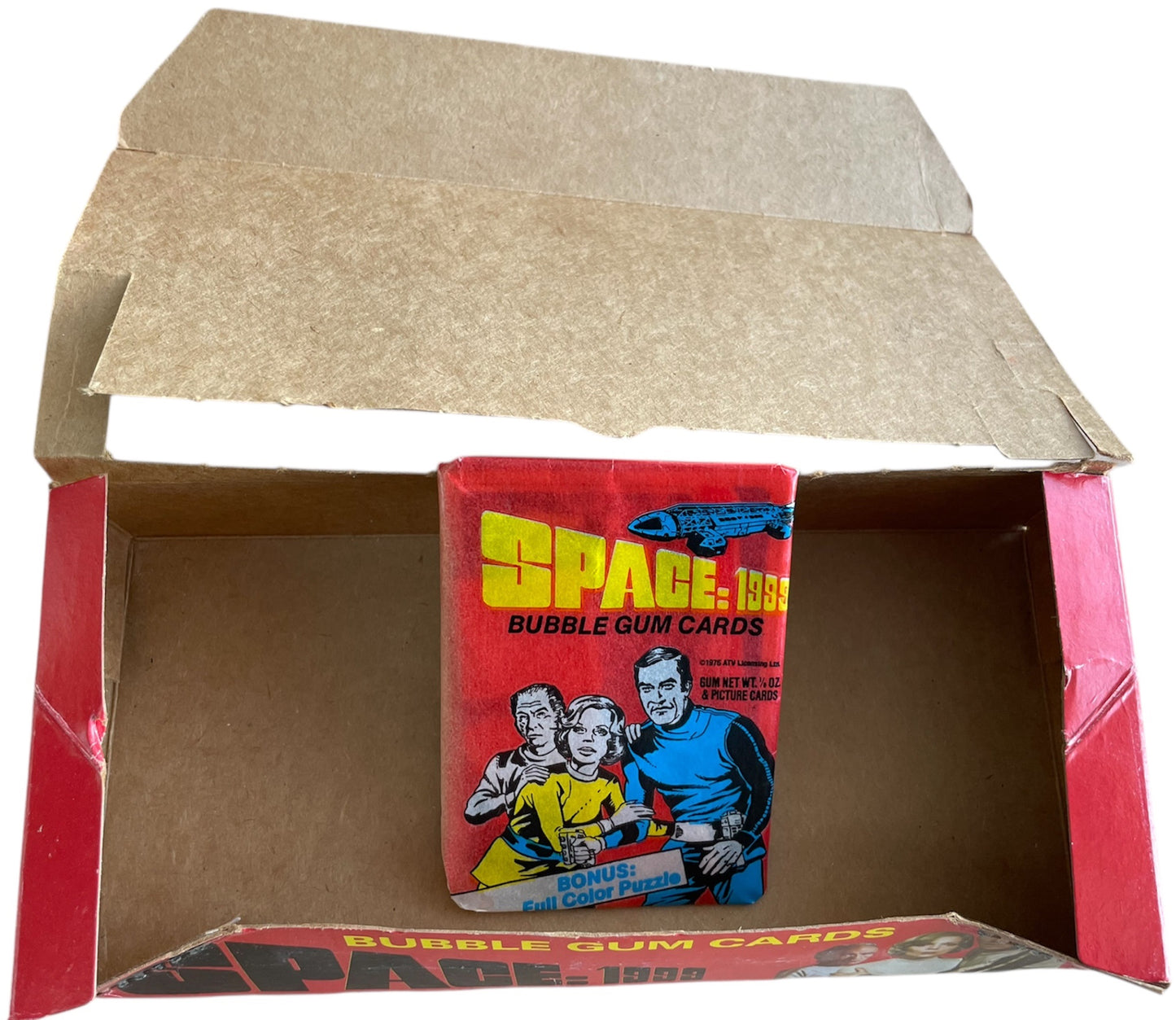 Vintage 1976 Space 1999 Ultra Rare 1976 Bubble Gum Trading Cards Pack - Containing 5 x Trading Cards &amp; A Stick Of Bubble Gum Plus The Empty Trade Box - Ex Shop Stock