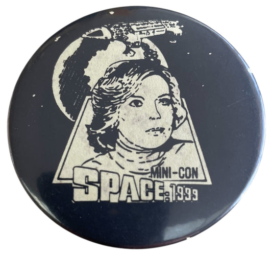 Vintage Fanderson 1997 Gerry Andersons Space 1999 Mini Con - Doctor Helena Russell Metal Convention Pin Badge - Fantastic Condition