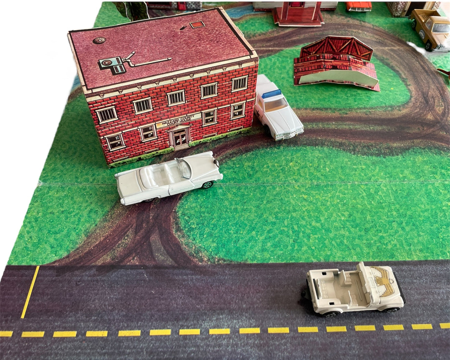 Vintage ERTLs 1981 The Dukes Of Hazzard Play Set - With 5 x 1/64 Scale Die-Cast Model Vehicles, Buildings, Trees And Play Surface - Fantastic Condition Ultra Rare Item - In The Original Box