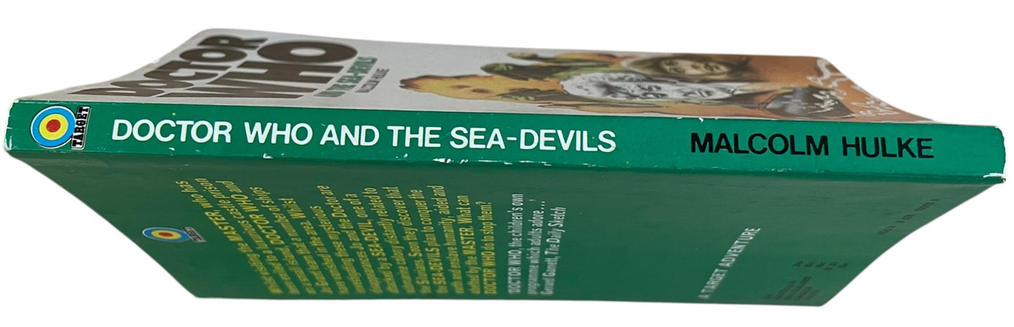Vintage Target Books 1974 Dr Doctor Who And The Sea Devils Paperback Novel First Edition 1974 By Malcolm Hulke - Fantastic Condition