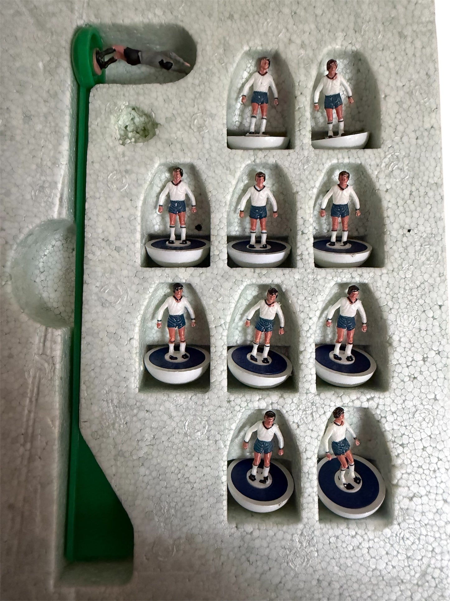 Vintage 1985 Subbuteo Table Soccer Football Game 447 Light Weights Tottenham Hotspur / Bolton Wanderers, Preston North End or Derby County Team Table Soccer .00 Scale Edition Fantastic Condition In The Original Box