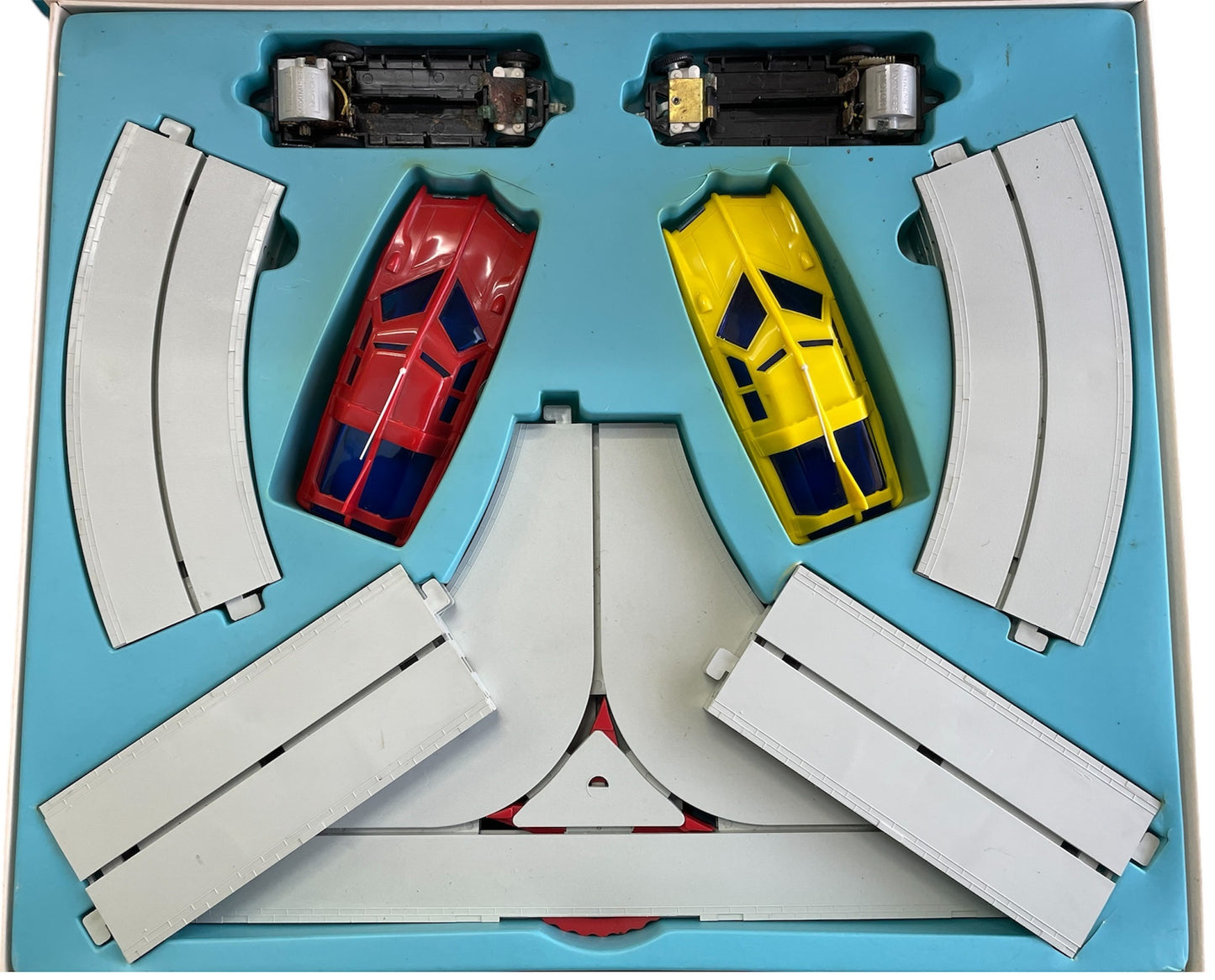Vintage Triang 1967 Gerry Andersons Captain Scarlet And The Mysterons - 21st Century Driving - Pursuit Set - Slotted Car With Touch Drive Spectrum Cars - Good Condition In The Original Box
