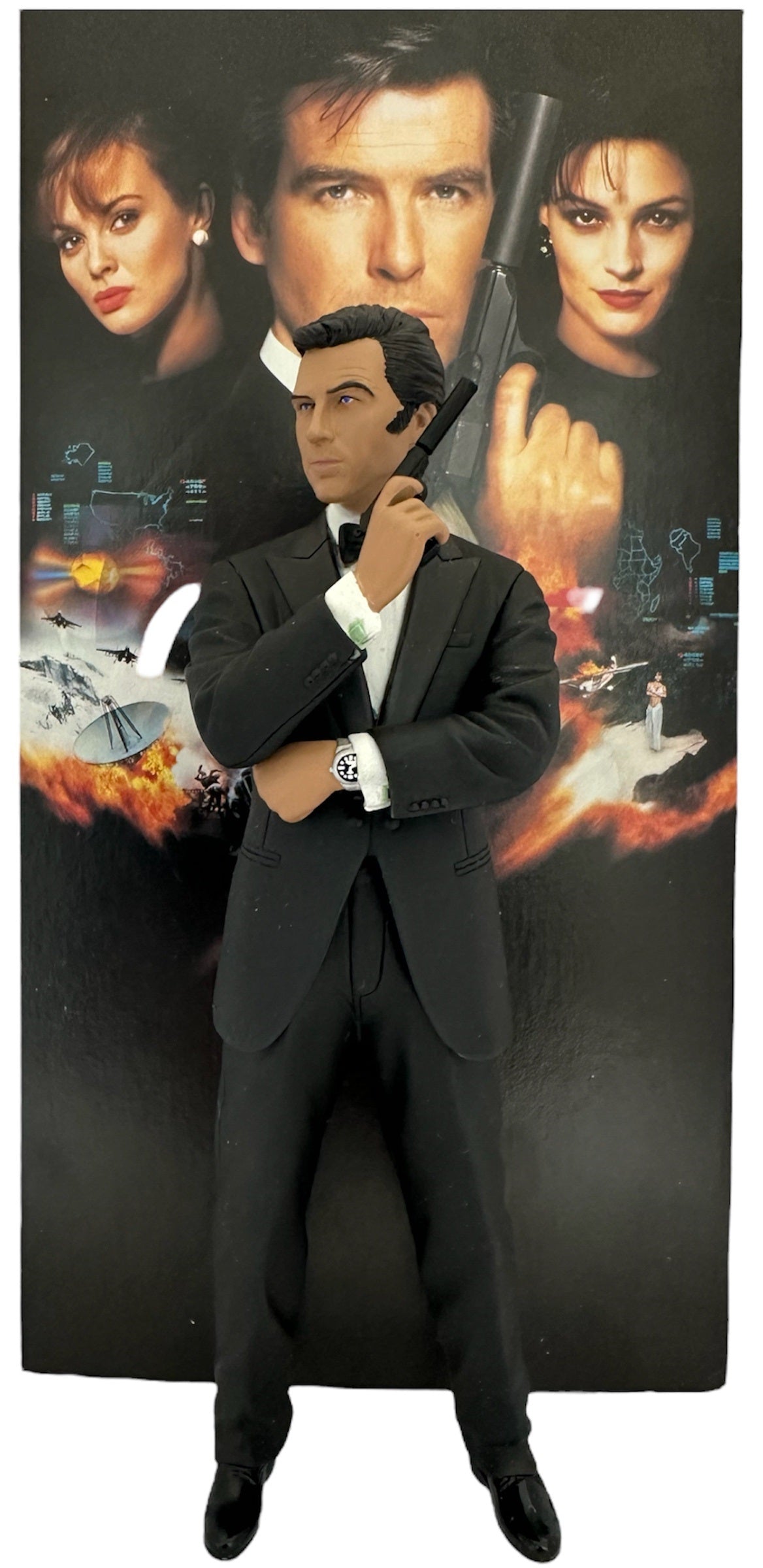 Vintage Dragon 1996 James Bond 007 Goldeneye - 1/9 Scale Hero Series - (Pierce Brosnan) James Bond 8 inch Figurine Collectors Edition - Factory Sealed Shop Stock Room Find