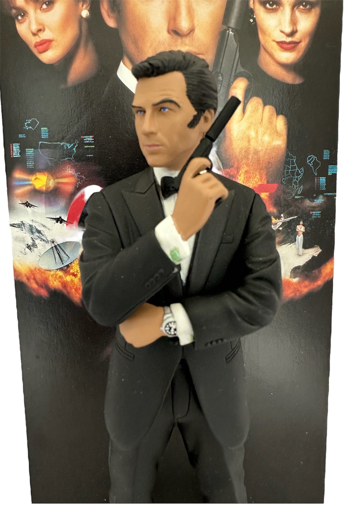 Vintage Dragon 1996 James Bond 007 Goldeneye - 1/9 Scale Hero Series - (Pierce Brosnan) James Bond 8 inch Figurine Collectors Edition - Factory Sealed Shop Stock Room Find