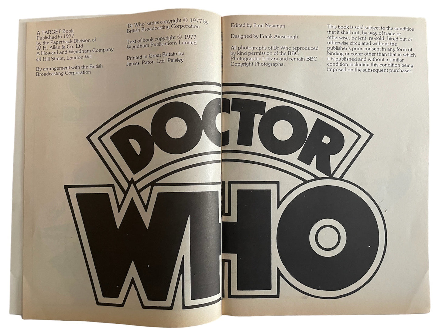 Vintage Target Books 1977 Doctor Dr Who Discovers Early Man Paperback Book With Free Colour Poster - Fantastic Condition Former Shop Stock