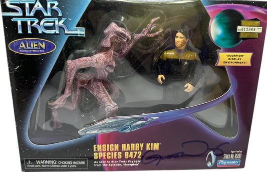 Vintage Playmates 1998 Star Trek Voyager Alien Series Edition Ensign Harry Kim And Species 8472 Action Figures from Star Trek Voyager Episode Scorpian - Autographed By Garret Wang