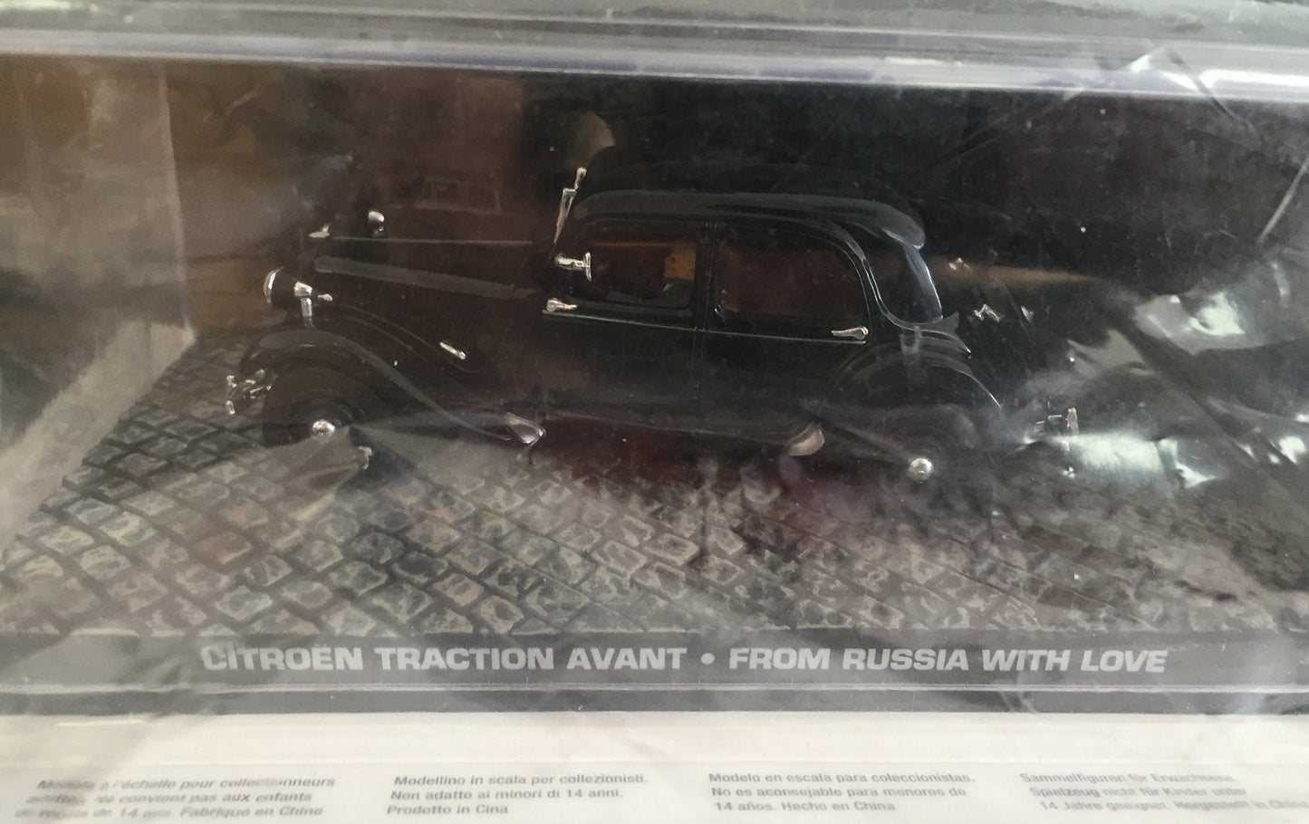 The James Bond Car Collection Issue Number 40 - Citroen Traction Avant - From Russia With Love