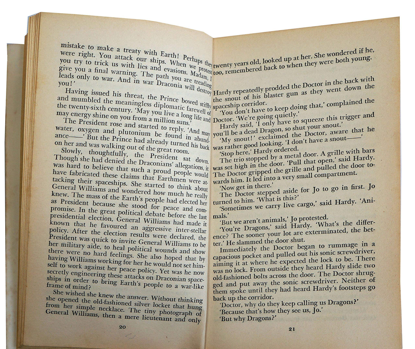Vintage 1976 Doctor Who And The Space War Target Paperback Novel Book First Edition By Malcombe Hulke - Very Good Condition