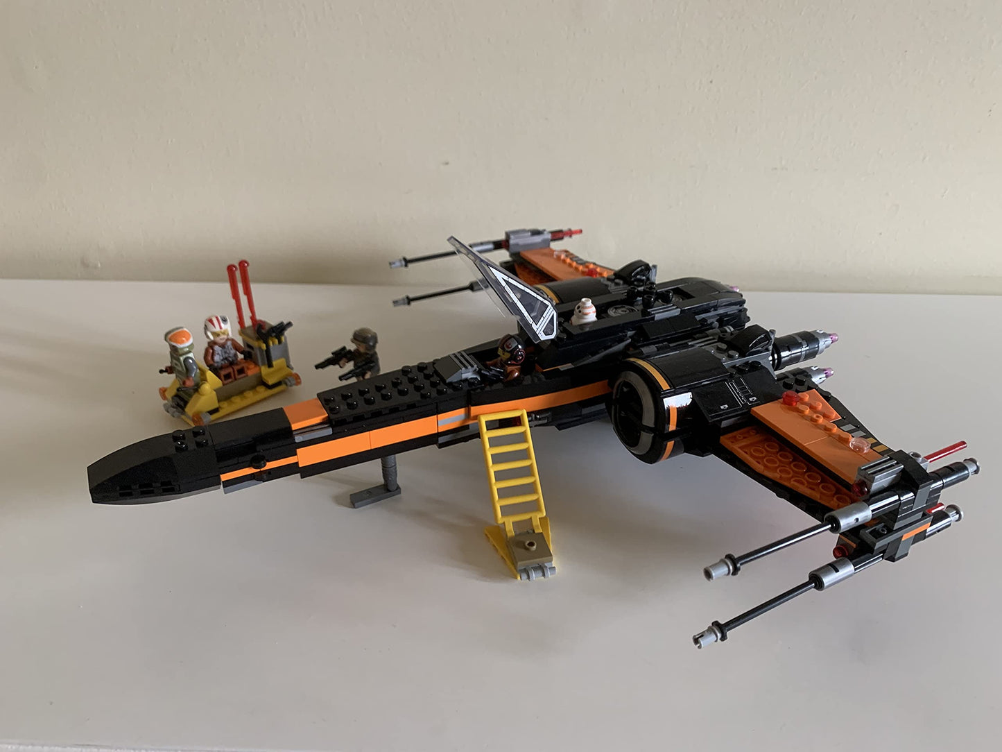 Vintage 2015 Star Wars The Force Awakens Building Blocks Poe Damerons Rebel X-Wing Black & Orange - Fully Built Former Display Model
