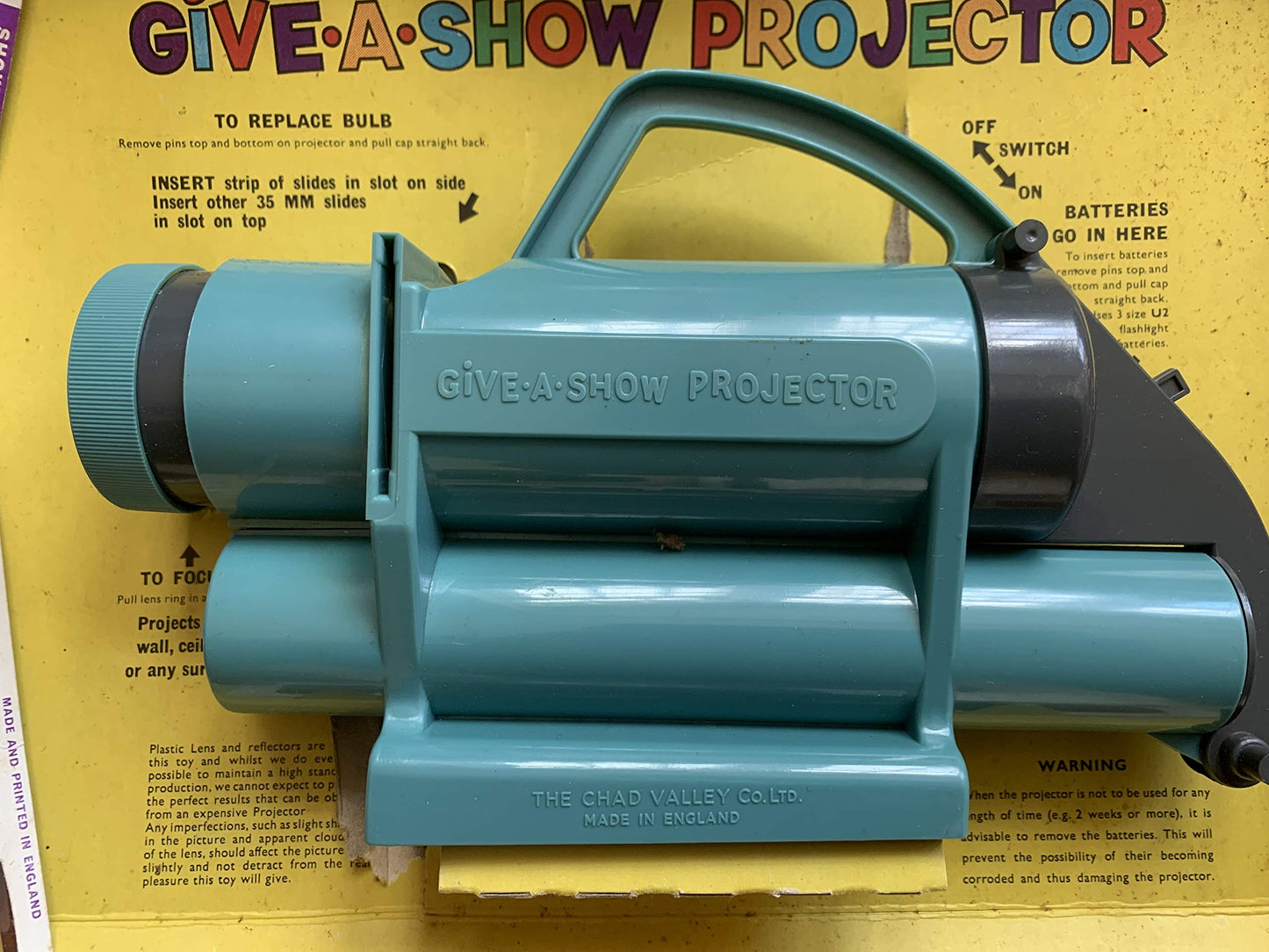 DOCTOR WHO Vintage 1965 Chad Valley Dr Give A Show Projector Set Fully Working And Complete In The Original Box. Includes 112 Colour Slides Showing 16 Complete Stories Ultra Rare