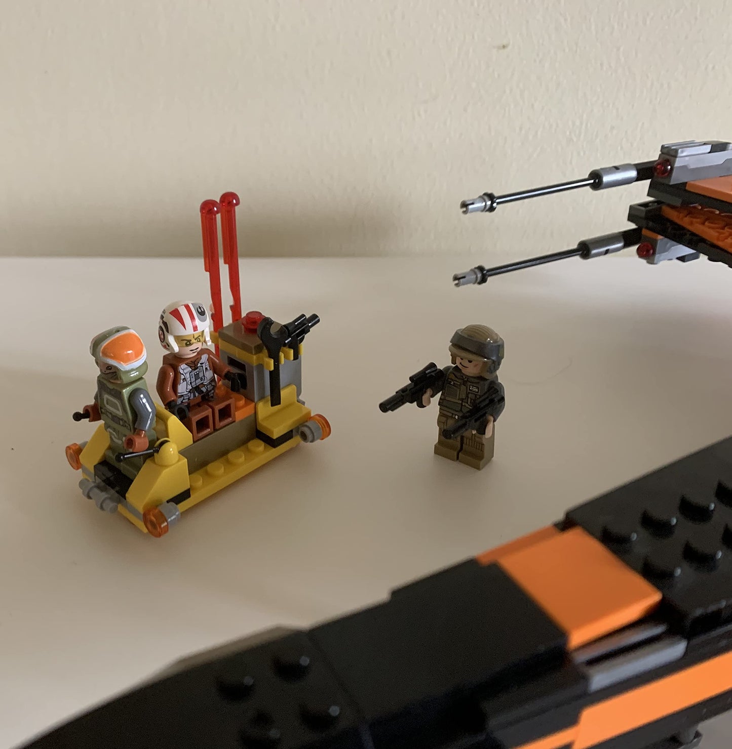 Vintage 2015 Star Wars The Force Awakens Building Blocks Poe Damerons Rebel X-Wing Black & Orange - Fully Built Former Display Model