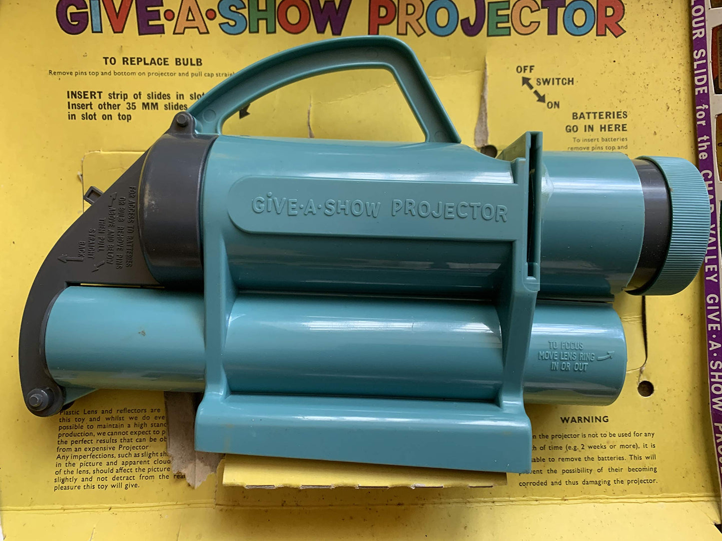 DOCTOR WHO Vintage 1965 Chad Valley Dr Give A Show Projector Set Fully Working And Complete In The Original Box. Includes 112 Colour Slides Showing 16 Complete Stories Ultra Rare
