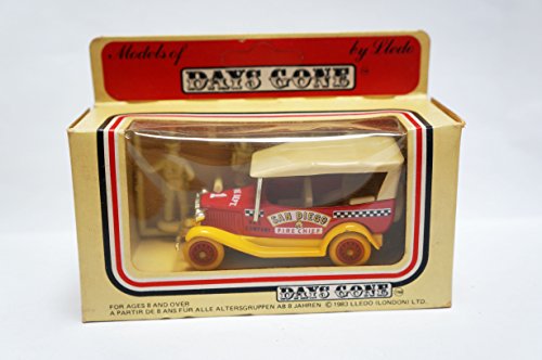 Vintage Lledo 1983 San Diego Fire Cheif 1934 Model A Ford Car With Roof 1:76 Scale Diecast Collectable Replica Vehicle Model With Three Figures - Mint In The Original Box - Shop Stock Room Find …