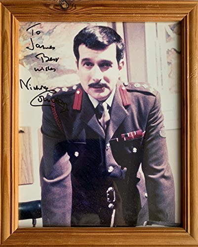 Dr Doctor Who The Brigadier Alastair Gordon Lethbridge-Stewart AKA Nicholas Courtney Autograph Photograph Mounted In A Wooden Frame …